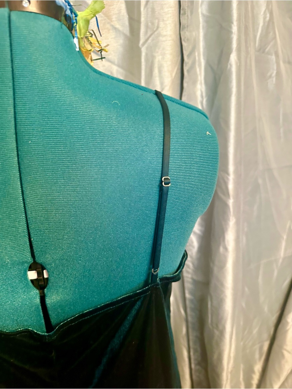 Forest green satin trimmed velvet cocktail dress XXL - Picture 5 of 6